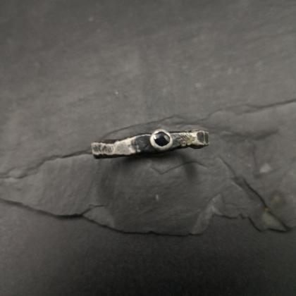 Unisex Ring 3mm Blue Sapphire Ring Primitive..